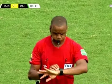 Árbitro que dejó la escoba en la Copa Africana: "Dios me dijo que pitara el final"
