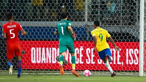 Brasil dejó fuera a Chile del Mundial de Rusia tras golearlo 3-0