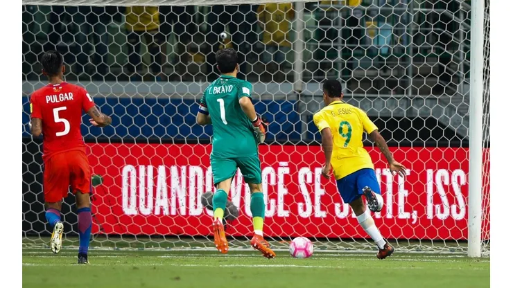 Brasil dejó fuera a Chile del Mundial de Rusia tras golearlo 3-0