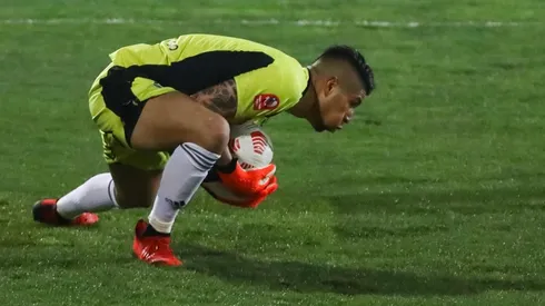 Brayan Cortés se jugó un partidazo ante Bolivia y gana bonos como el arquero de Chile