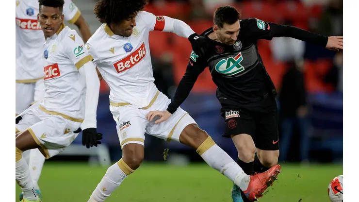 Messi fue titular en el PSG y usó las 10 en la espalda