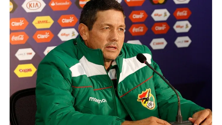 El técnico boliviano, que se encuentra sin club tras su paso por Jorge Wilstermann, apostó por una sutil ventaja chilena ante Bolivia en La Paz.