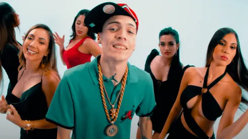 Marcianeke en el video de Waka Waka.