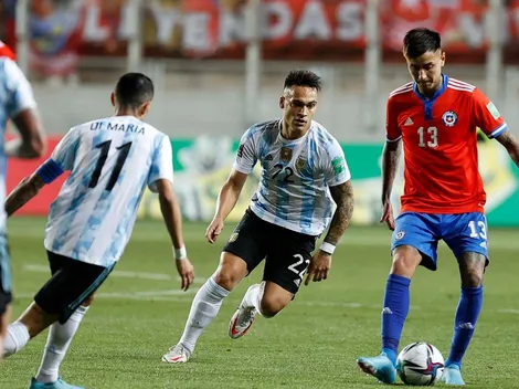Erick Pulgar recibe de regalo la nueva camiseta de Colo Colo