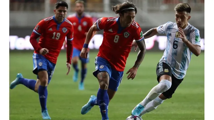 Montecinos suma bonos para ser titular en La Paz