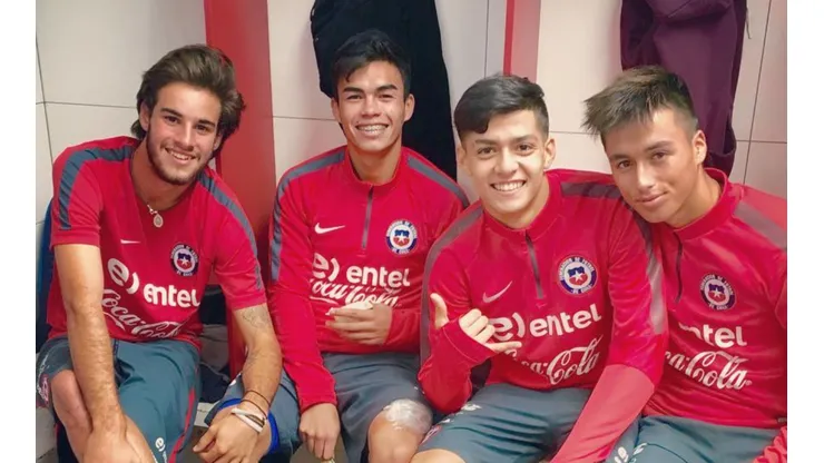 Gutiérrez (tercero de izquierda a derecha) compartió con Gabriel Suazo en la Sub 20 de Chile