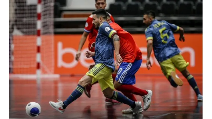 Chile no pudo en su estreno contra Colombia y ahora se prepara para enfrentar a Ecuador.