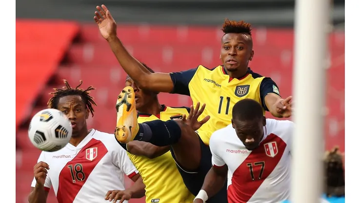Ecuador busca asegurar el tercer puesto ante un Perú que se juega todo.