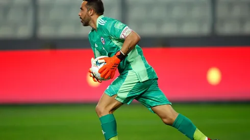 Claudio Bravo peleará hasta las últimas por dejar a Chile en Qatar 2022
