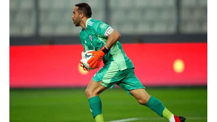 Claudio Bravo peleará hasta las últimas por dejar a Chile en Qatar 2022