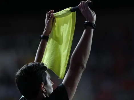 Cuatro meses de suspensión por olvidar los banderines en el duelo de la Roja