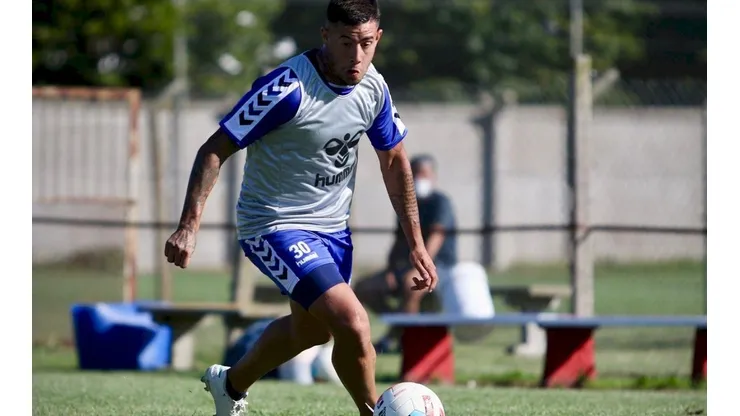 El ariete argentino fue presentado como nuevo refuerzo curicano con toda la inspiración del juego de fútbol creado por EA Sports.