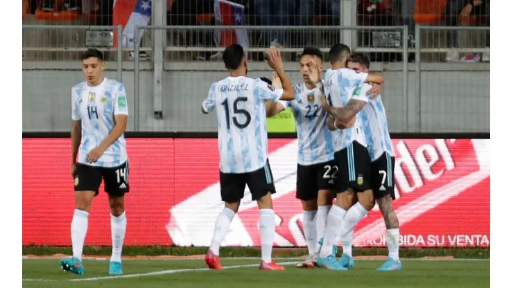 Argentina se puso 1-2 frente a Chile en Calama con el gol de Lautaro Martínez.