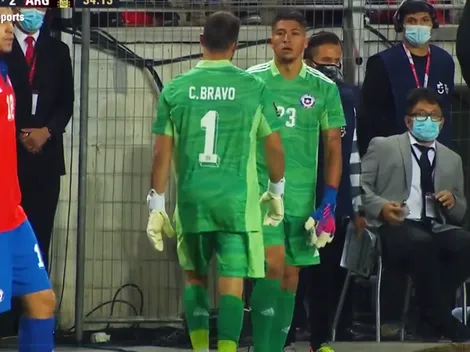 Claudio Bravo sale lesionado en el duelo contra Argentina