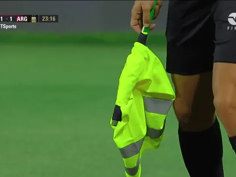 Los improvisados banderines de los asistentes en Calama