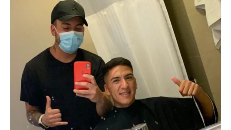 Nico Barber fue el encargado de cortar el pelo al jugador de Universidad Católica