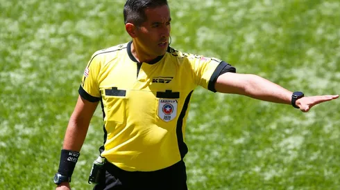 El juez Francisco Gilabert tuvo un polémico desempeño en la definición de la Liguilla de Promoción y desde el Sifup dispararon contra el presidente de la Comisión de Árbitros de la ANFP.