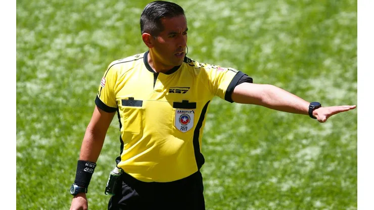 El juez Francisco Gilabert tuvo un polémico desempeño en la definición de la Liguilla de Promoción y desde el Sifup dispararon contra el presidente de la Comisión de Árbitros de la ANFP.