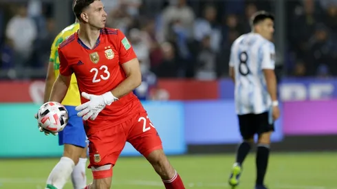 Emiliano Martínez se quejó por el trato en Calama