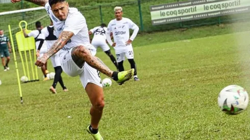 El volante chileno ya entrena junto a sus compañeros bajo la atenta mirada de Rafael Dudamel tras recuperarse del coronavirus.