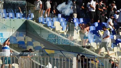 Hinchas de Colo Colo y la UC hicieron un ridículo mundial con pelea en medio de la Supercopa
