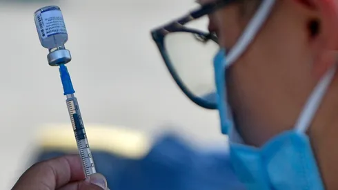 ¿Quiénes debe vacunarse este miércoles 26 de enero en Chile?