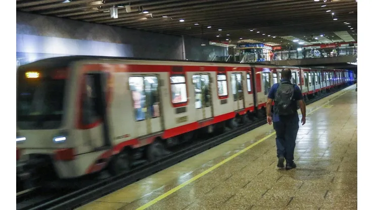 Revisa el horario del tren subterráneo.