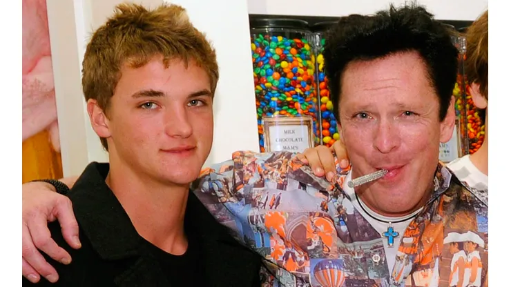 Hudson Madsen junto a su padre Michael Madsen.