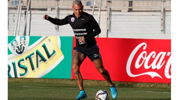 Edu Vargas entrena en Calama y aparece fijo en la delantera