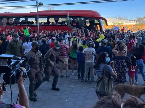 Hinchas ponen en riesgo la seguridad de la Roja