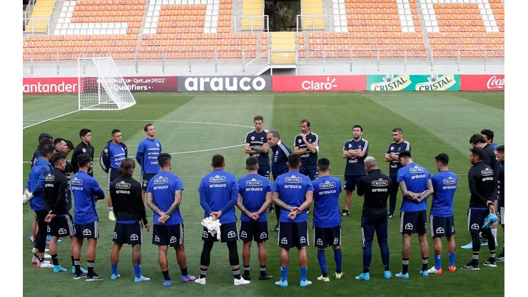 Lasarte dando su charla en la cancha calameña