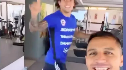 Alexis Sánchez, que siempre se inspira en Rocky, le hereda su gusto musical a Joaquín Montecinos