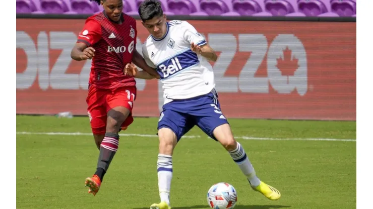 Lateral formado en Colo Colo jugará crucial fecha eliminatoria con Canadá