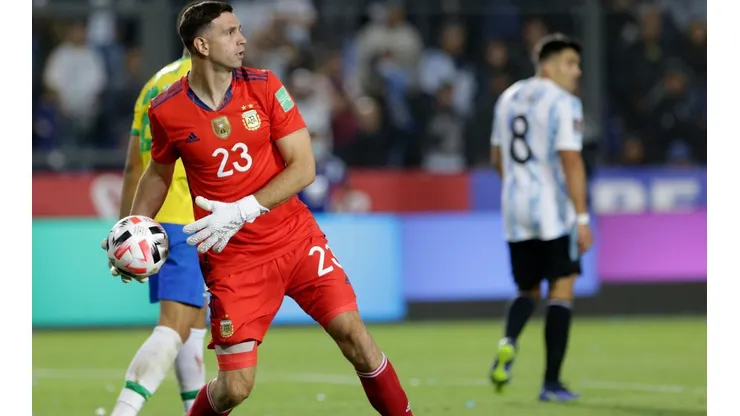 Dibu Martínez afirma que Argentina va por los seis puntos en la doble jornada.
