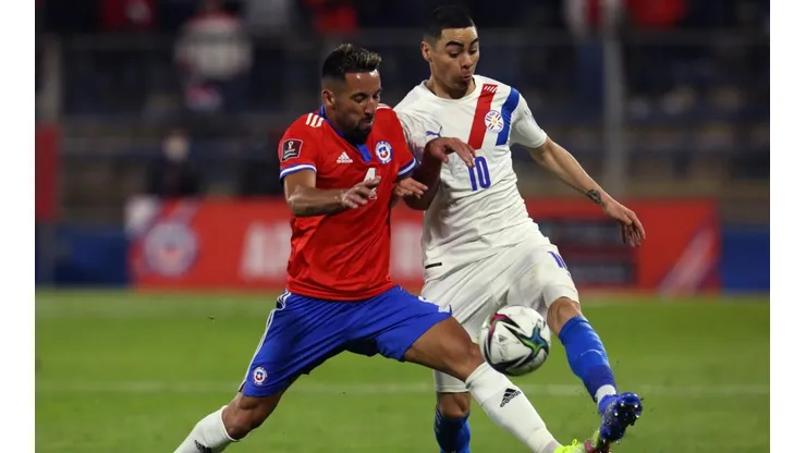 Mauricio Isla sigue al margen de la selección por dar positivo en el ingreso a Chile.
