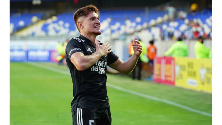 Leo Gil jugó lesionado la mitad del 2021 en Colo Colo.