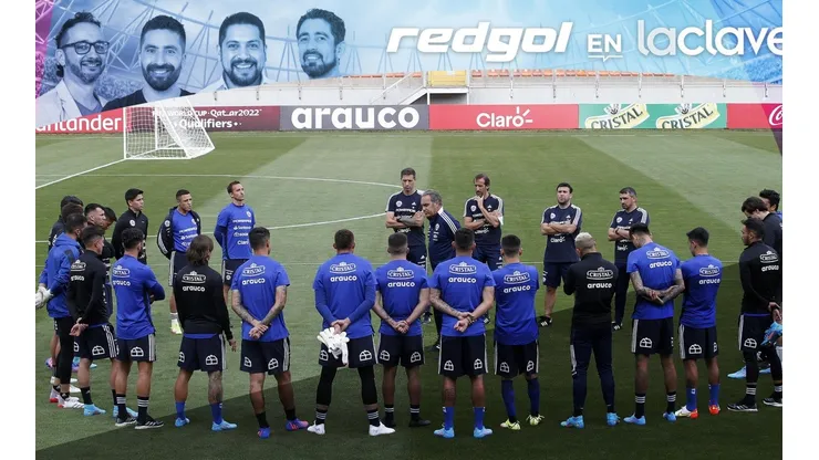 La Selección Chilena ya entrena en Calama pensando en el primer duelo de las Eliminatorias Sudamericanas ante Argentina. Partido que podrás ver en RedGol.