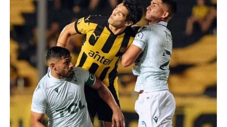 Santiago Wanderers cayó ante Peñarol en duelo de Decanos en Montevideo.