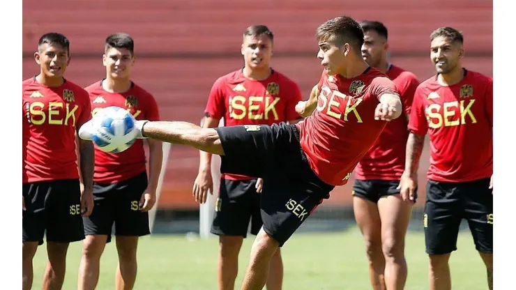 Unión Española sufre duro golpe al confirmar seis contagios en el plantel.