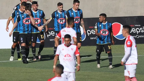 Huachipato dio el primer golpe y celebro como visita.