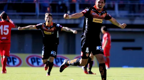 El central de 32 años volvió al club que lo vio nacer como futbolista para ayudarlos a volver a Primera División y ahora le tocará llevar la jineta de capitán, la cual ya portó anteriormente.