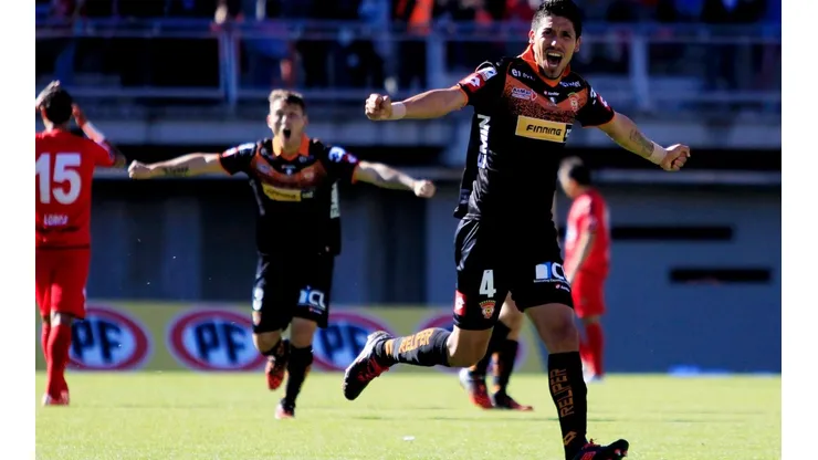 El central de 32 años volvió al club que lo vio nacer como futbolista para ayudarlos a volver a Primera División y ahora le tocará llevar la jineta de capitán, la cual ya portó anteriormente.