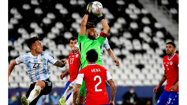 Claudio Bravo elogió a Argentina, pero confía en lo que puede hacer Chile en Calama