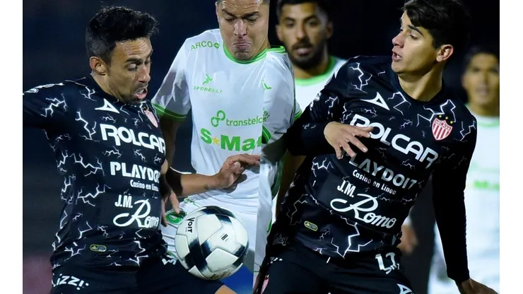 Jorge Valdivia y Ángelo Araos protagonizaron la goleada de Necaxa sobre Santos Laguna en la Liga MX