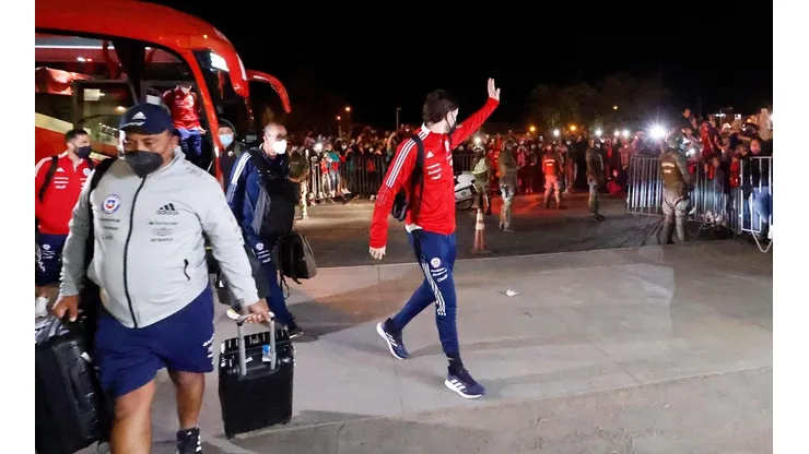 Ben Brereton Díaz fue uno de los más aplaudidos en la llegada de Chile a Calama
