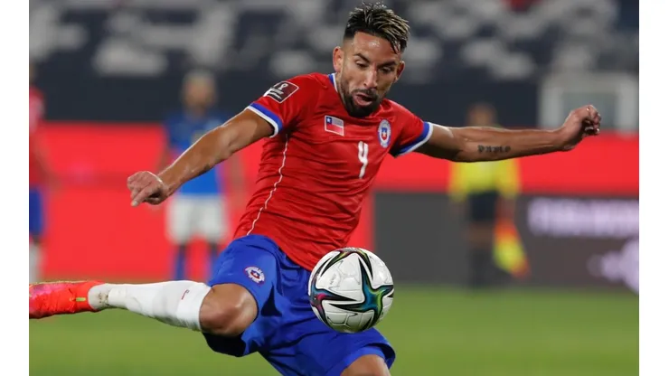 Tercera vez que el Huaso Isla se cae de la Roja en la pandemia.