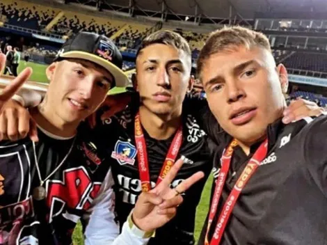 Cantante de moda celebra en la cancha con Colo Colo