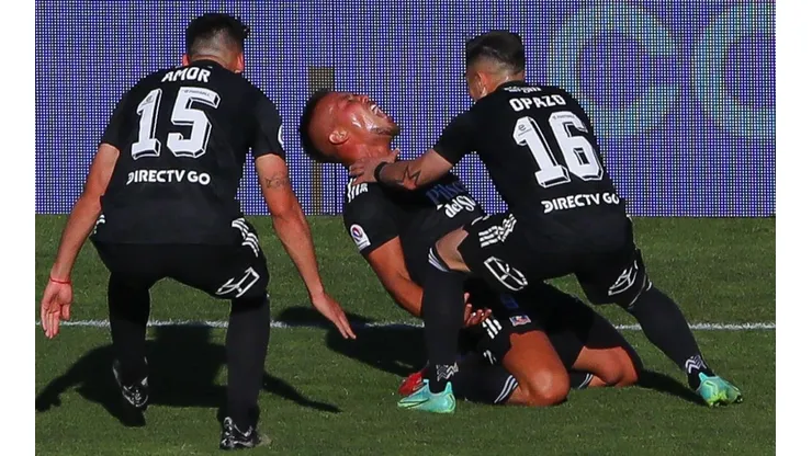 Javier Parraguez festeja la Supercopa de Colo Colo con las maletas listas.