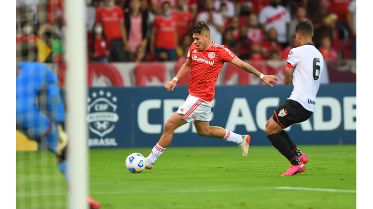 El delantero chileno no entrenó con el Inter de Porto Alegre y corrieron los rumores sobre una posible salida del club, pero lo cierto es que se contagió de coronavirus.