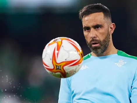 Claudio Bravo saca aplausos por su ambición con el Betis